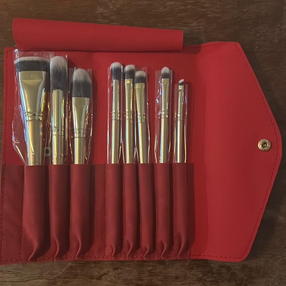 Brand new pixie make up brush set